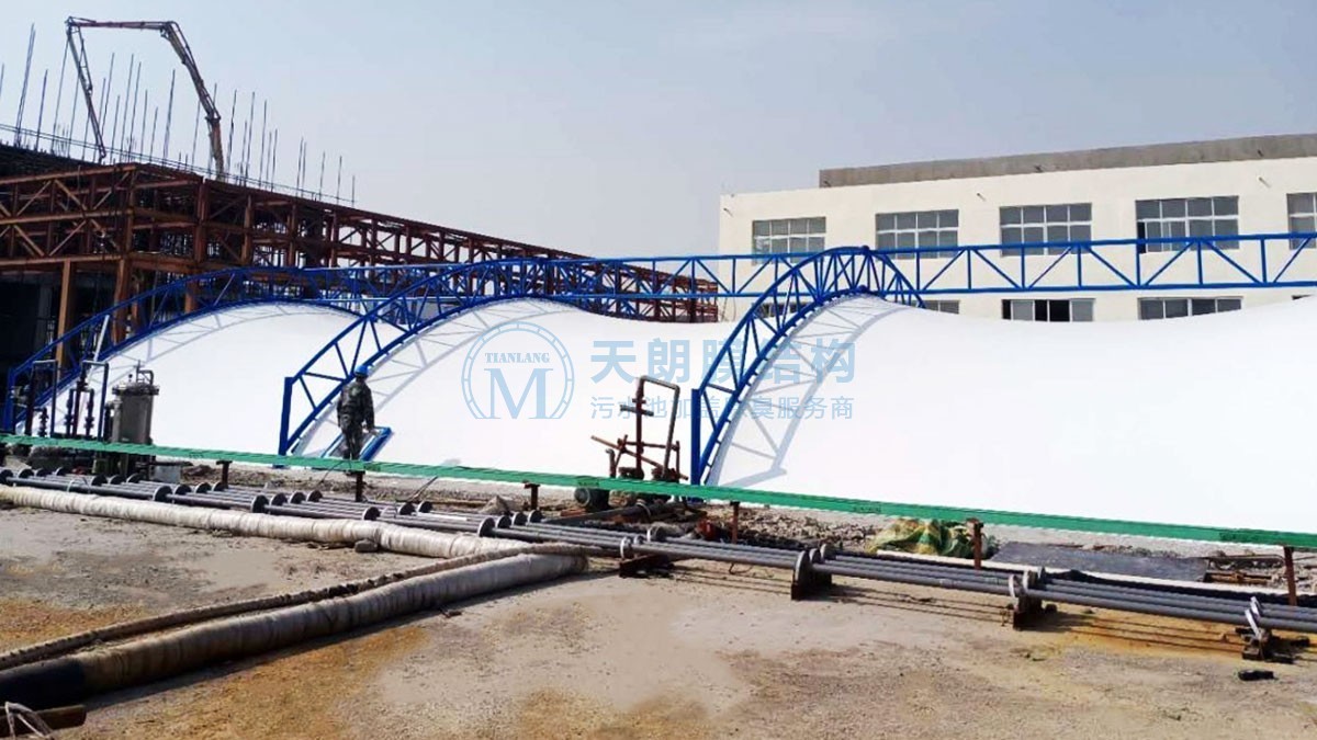 遼寧藍水環(huán)保V92池反吊膜封閉工程